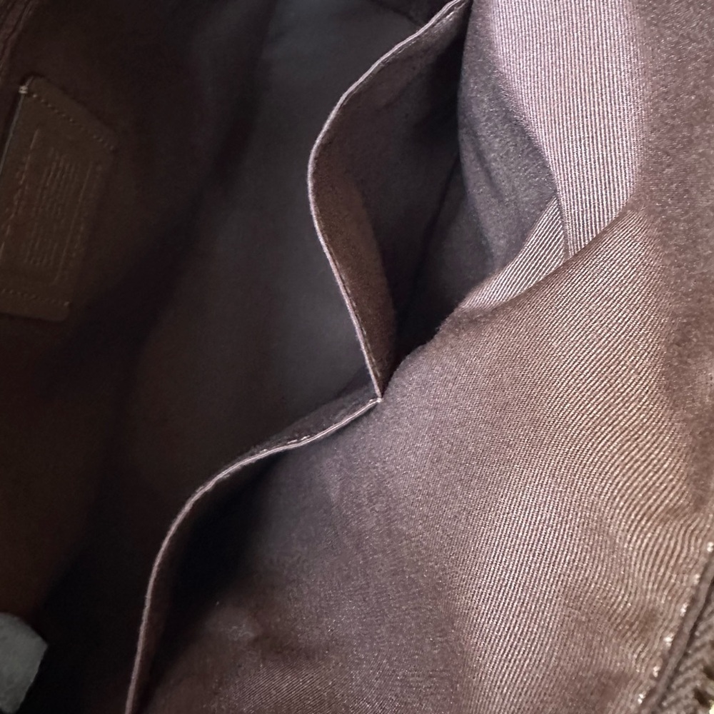 Coach gallery tote in signature canvas - Picture 12 of 13